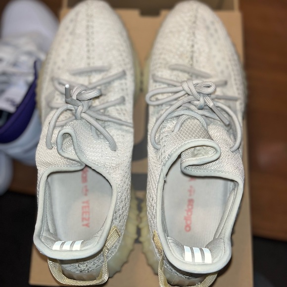 Yeezy 350 Light (Color changing in the sun) - Picture 2 of 3